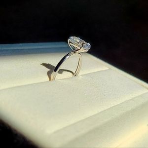 Solid 14k gold 2.2ct (E VVS2) lab oval diamond ring